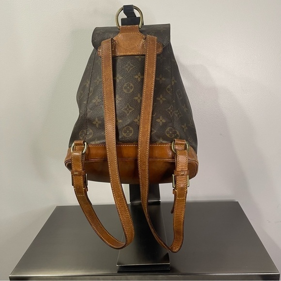 Authentic Louis Vuitton montsouris mm - Picture 2 of 13